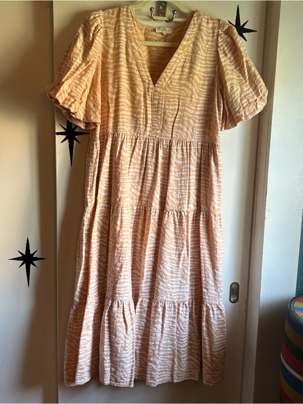 entro Peach & Cream Tiered V-Neck Midi Dress